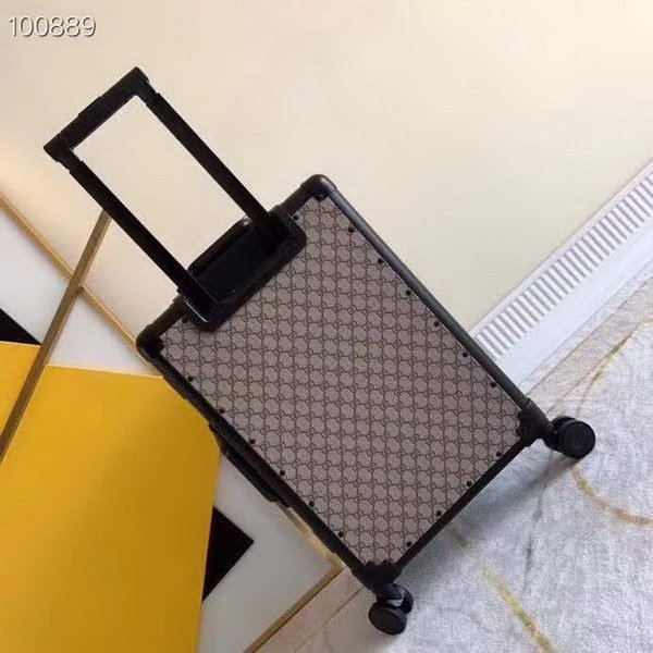 古驰/Gucci 旅行箱，釆用先进聚碳纤维工艺，高档大气的LOGO，独特设计理念，趣味横生，时尚潮流，复古风格与完美工艺，二者结合