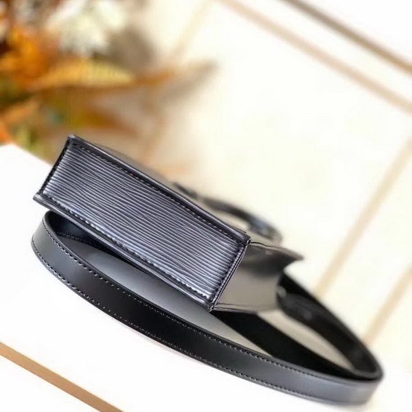 【原版皮】路易威登/LV Petit  Sac Plat手袋， Epi皮革浓缩经典设计，轻盈而充裕的构型可容纳手机等日常所需，可拆卸肩带实现手提，肩背和斜挎选择，款号：M69441