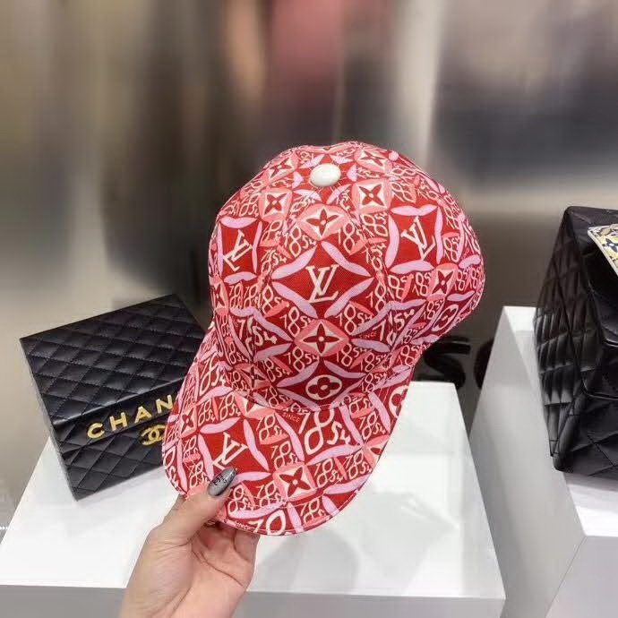 20冬季最新专柜款-路易威登LV新款棒球帽，Lv徽章，专柜1:1开模订制，原版帆布面料+头层牛皮，轻盈透气！质量超赞