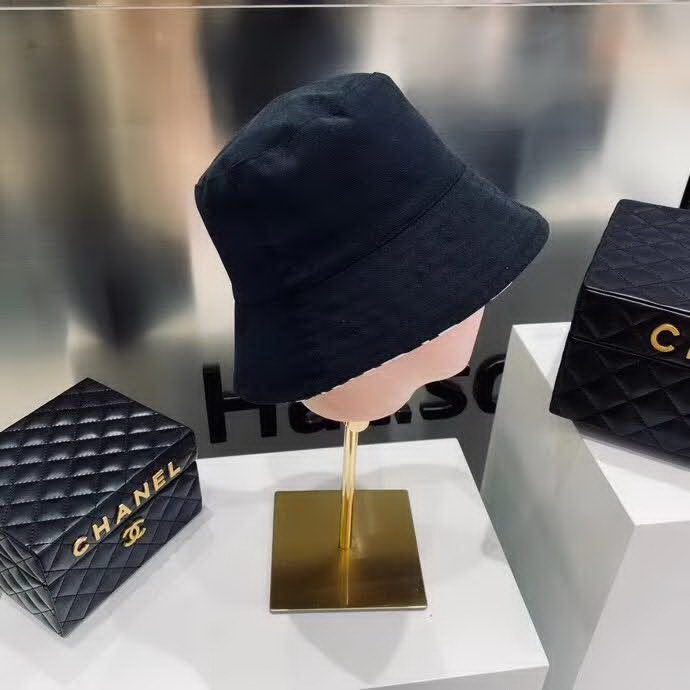 20冬季最新专柜款-Gucci新款双面渔夫帽，秋冬新系列元素，斑马纹渔夫无敌好看，成功逆袭的斑马纹成了秋冬的主色调，我承认我被这个色系征服了！