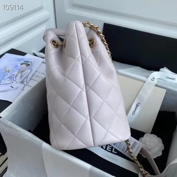 【原版皮】香奈儿/Chanel 新款抽绳包，选用小羊皮经过特殊工艺抛光，皮面略微亮闪闪，增加了耐磨度同时又超质感，经典的菱格纹设计，双C纽扣设计，19的皮穿金属粗链条，款号：AS1900