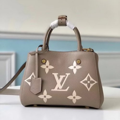 【原版皮】路易威登/LV Montaigne BB手袋，将Monogram图案先印染后压印于粒面皮革，与挺括线条相辅相成，有立体感的造型与精巧的内部设计，款号：M45489