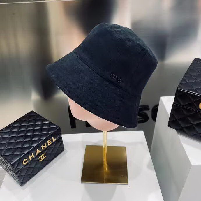 20冬季最新专柜款-Gucci新款双面渔夫帽，秋冬新系列元素，斑马纹渔夫无敌好看，成功逆袭的斑马纹成了秋冬的主色调，我承认我被这个色系征服了！