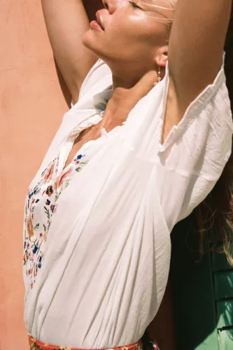 Lady With Embroidered Short Sleeves