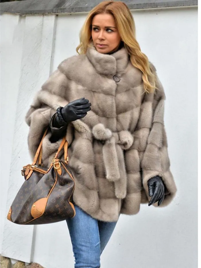 Plus Size Bats Sleeveless Faux Fur Leather Winter Parka Coat