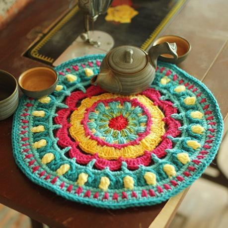 Hand Hook Flower Retro Round Placemat