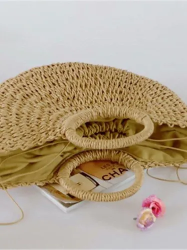 Straw Beach Clutches