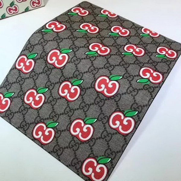 【原版皮】古驰/Gucci 苹果链条钱夹，融入了卡通风格的苹果图案，与品牌的双G字母交织图案巧妙搭配，尽显趣致设计，款号：634275
