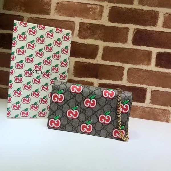 【原版皮】古驰/Gucci 苹果链条钱夹，融入了卡通风格的苹果图案，与品牌的双G字母交织图案巧妙搭配，尽显趣致设计，款号：634275
