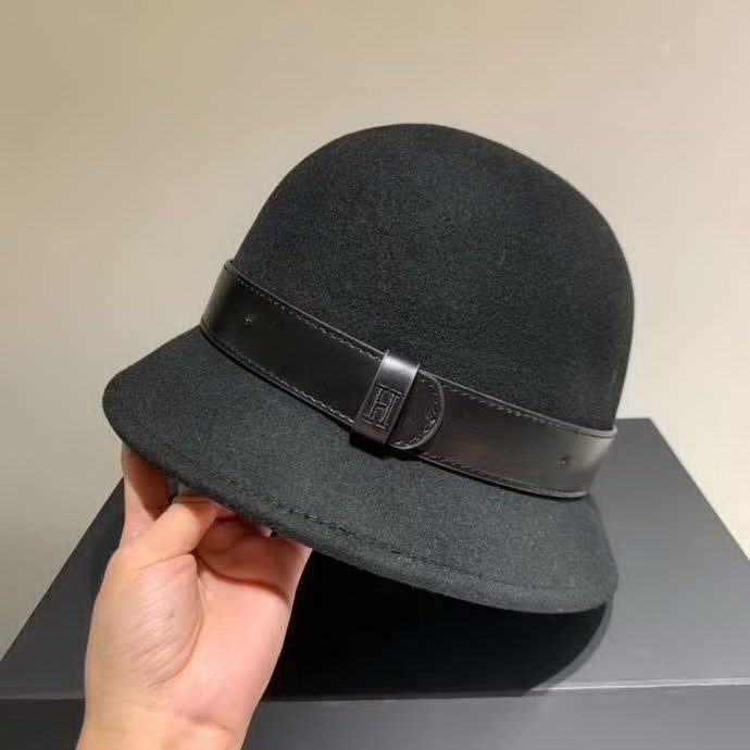 20冬季最新专柜款-爱马仕Hermes2020新款羊毛礼帽，羊毛盆帽，高档皮带刺绣logo 超级大牌范儿，机场必备神器
