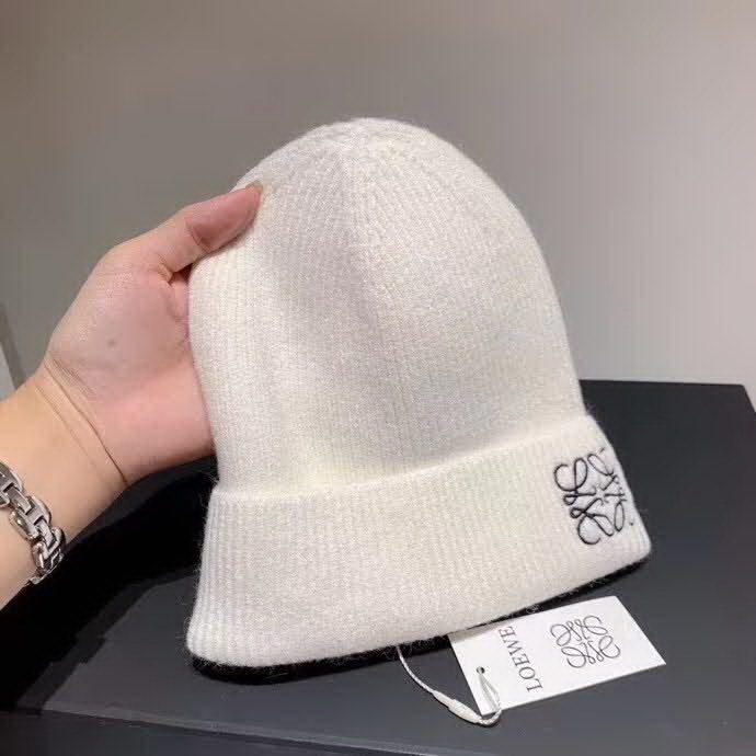 20冬季最新专柜款-罗意威Loewe新款毛线帽，秋冬个性保暖，复古潮味十足，很强的街拍风