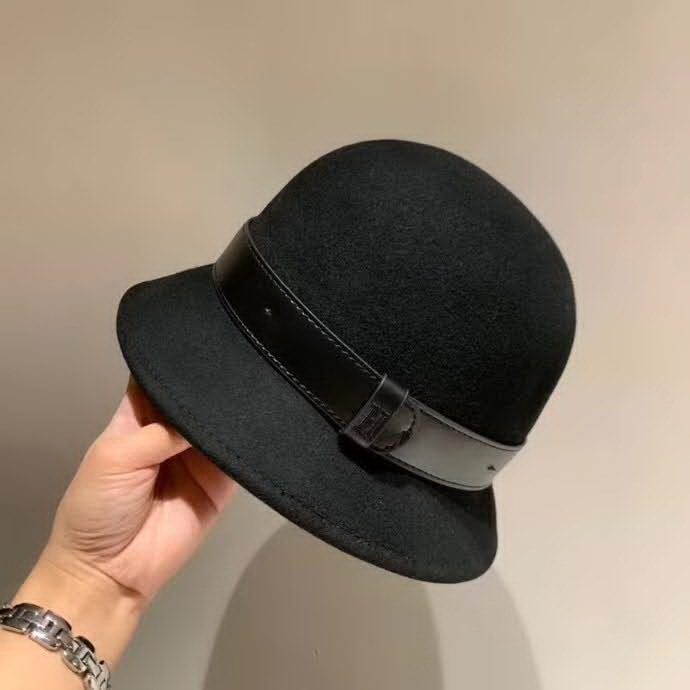 20冬季最新专柜款-爱马仕Hermes2020新款羊毛礼帽，羊毛盆帽，高档皮带刺绣logo 超级大牌范儿，机场必备神器