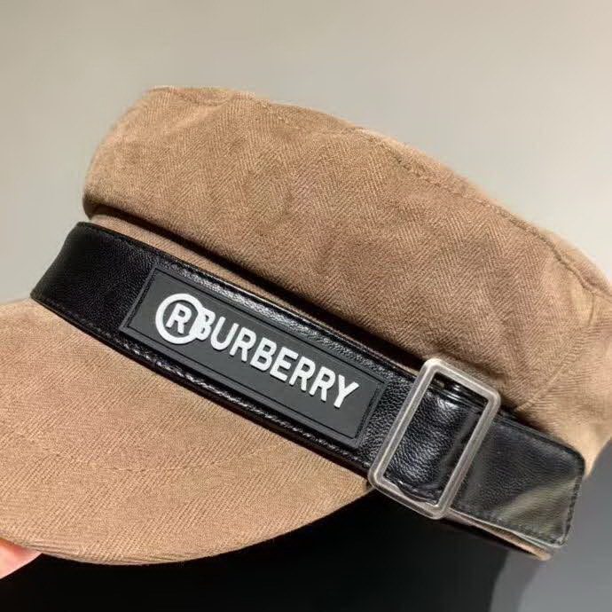 20冬季最新专柜款-Burberry简约时尚军帽，帽型超正的，帆布面料 四季皆宜，名媛范儿十足
