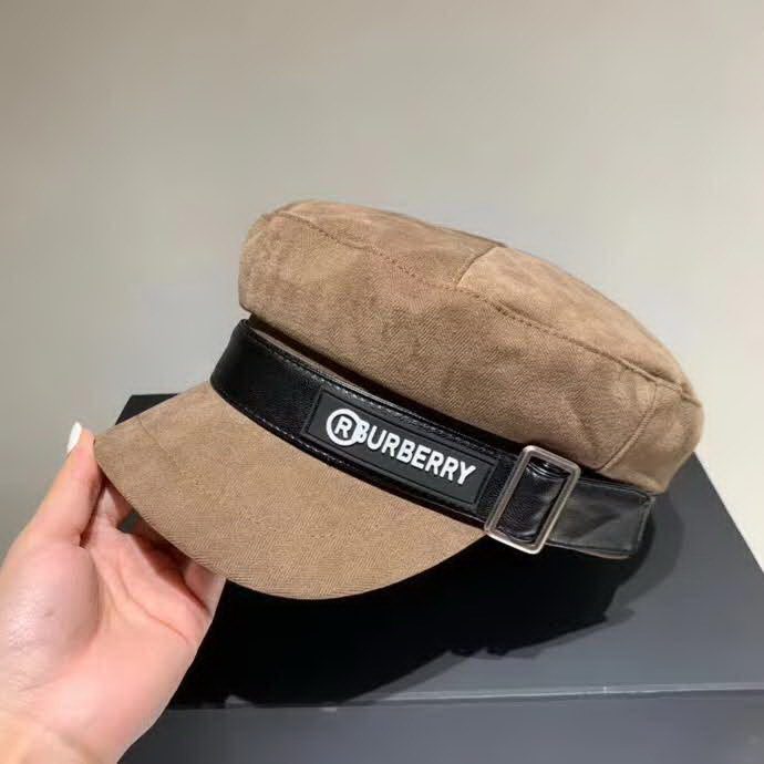 20冬季最新专柜款-Burberry简约时尚军帽，帽型超正的，帆布面料 四季皆宜，名媛范儿十足