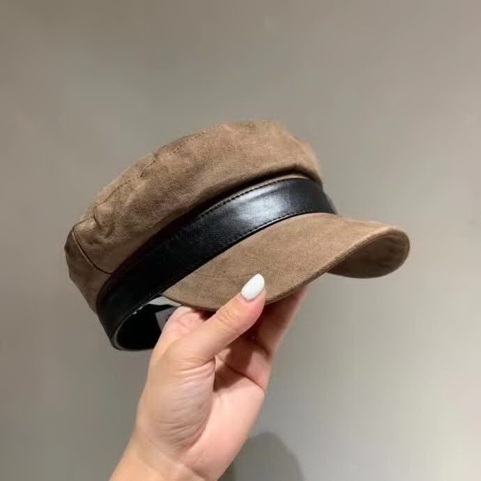 20冬季最新专柜款-Burberry简约时尚军帽，帽型超正的，帆布面料 四季皆宜，名媛范儿十足