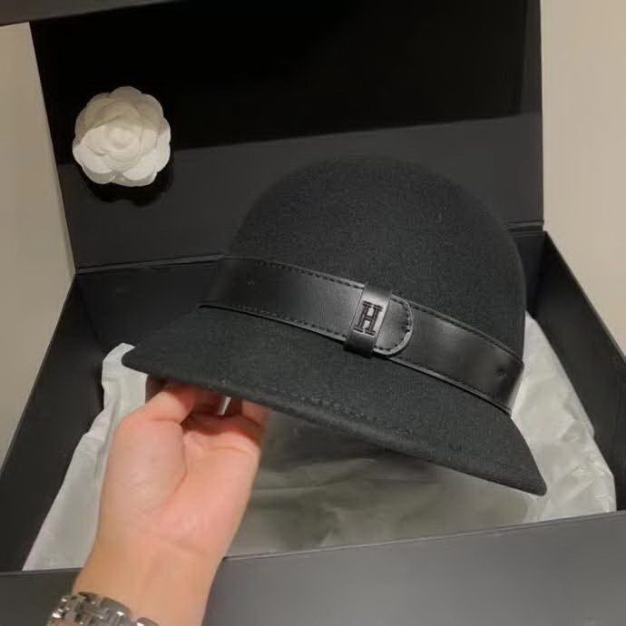 20冬季最新专柜款-爱马仕Hermes2020新款羊毛礼帽，羊毛盆帽，高档皮带刺绣logo 超级大牌范儿，机场必备神器