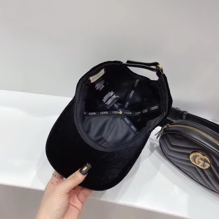 20冬季最新专柜款-古驰Gucci新款绒压花，老花gg皮标棒球帽，专柜同步新款，光滑绒面，尊显奢华质感，高级名媛贵族风