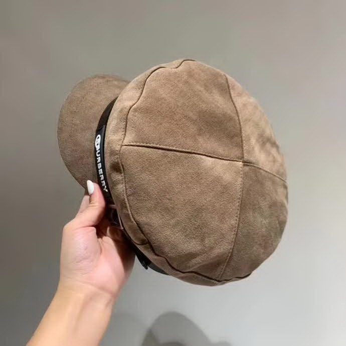 20冬季最新专柜款-Burberry简约时尚军帽，帽型超正的，帆布面料 四季皆宜，名媛范儿十足