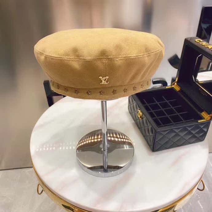 20冬季最新专柜款-路易威登LV新款磨毛星星铆钉斜纹纯棉贝雷帽，重工铜制帽铆钉，很精致，帽型裁剪恰到好处！很好戴！
