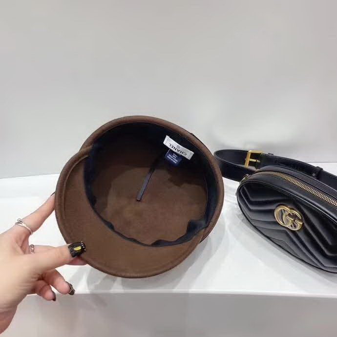20冬季最新专柜款-香奈儿Chanel新款字母织带高级羊毛骑士帽，简约时尚小香风，轻奢大牌，加厚羊毛，超有分量，秋冬时尚必备单品！