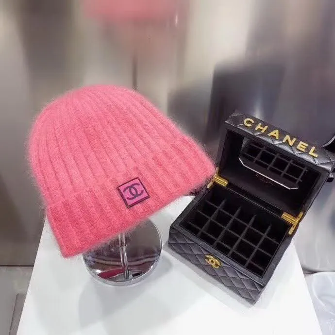 20冬季最新专柜款-Chanel秋冬新款高品质中古兔羊毛针织线帽，时尚百搭的炸街单品，弹性极佳，手感超好！粉色很嫩，嗲妹仔款！
