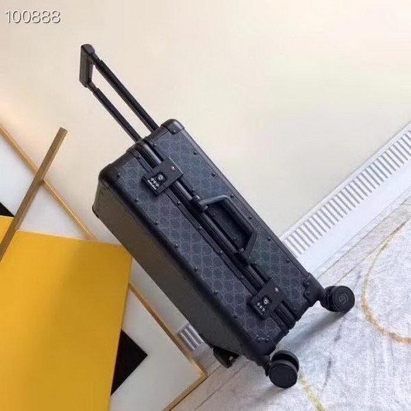 古驰/Gucci 旅行箱，釆用先进聚碳纤维工艺，高档大气的LOGO，独特设计理念，趣味横生，时尚潮流，复古风格与完美工艺，二者结合