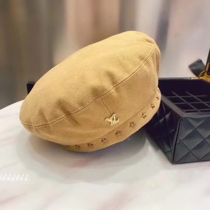 20冬季最新专柜款-路易威登LV新款磨毛星星铆钉斜纹纯棉贝雷帽，重工铜制帽铆钉，很精致，帽型裁剪恰到好处！很好戴！