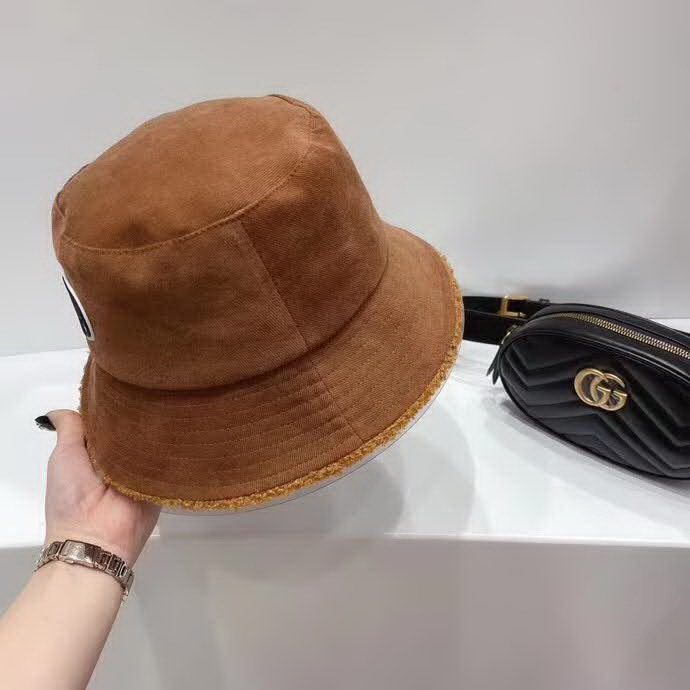 20冬季最新专柜款-古驰Gucci新款磨毛秋冬款渔夫帽，GG新标志渔夫，羔毛内檐，秋冬气息浓重，百搭暖色调，喜欢简约休闲的宝宝可以放心入，不踩雷系列！