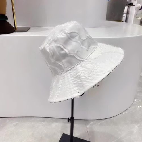 20冬季最新专柜款-迪奥Dior20新款剪花渔夫帽，仙女渔夫帽，此款是大檐，谁戴谁显脸小，很特别的面料！Baby机场秀出镜率巨高的一款！