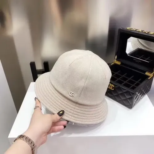 20冬季最新专柜款-古驰Gucci新款四片拼接撞色明线丸子头渔夫帽！此款都是无可挑剔的小可爱！高品质软羊毛呢子，手感滑软有质感，高颜值，保暖系数也很高，轻松阻隔冷空气，内里纯棉透气，舒适不闷热！可甜可盐的小渔夫