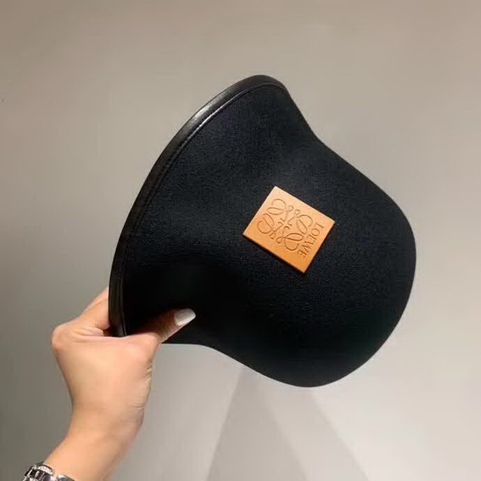 20冬季最新专柜款-罗意威LOEWE2020新款渔夫帽，羊毛面料、洗水皮包边