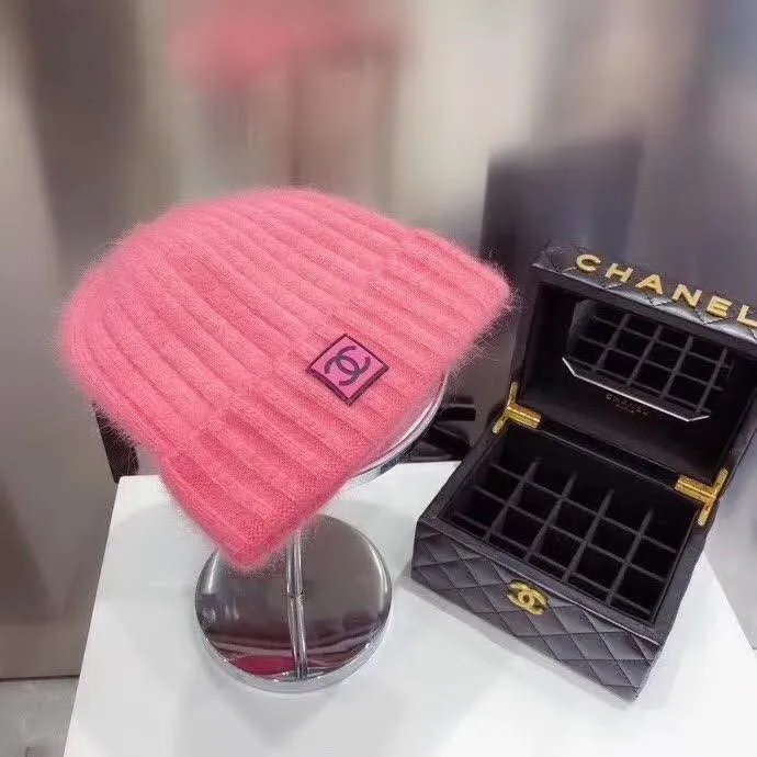 20冬季最新专柜款-Chanel秋冬新款高品质中古兔羊毛针织线帽，时尚百搭的炸街单品，弹性极佳，手感超好！粉色很嫩，嗲妹仔款！