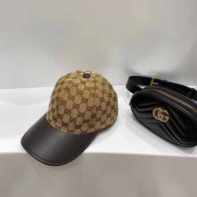 20冬季最新专柜款-古驰Gucci新款棒球帽。帆布拼皮，专柜热卖款，1:1开模订制，原版帆布料+头层牛皮，时尚帅气！质量超赞