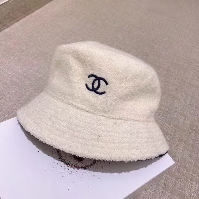 20冬季最新专柜款-Chanel新款毛巾料渔夫帽，温柔的撞色logo，给人一种温柔到极致的感受
