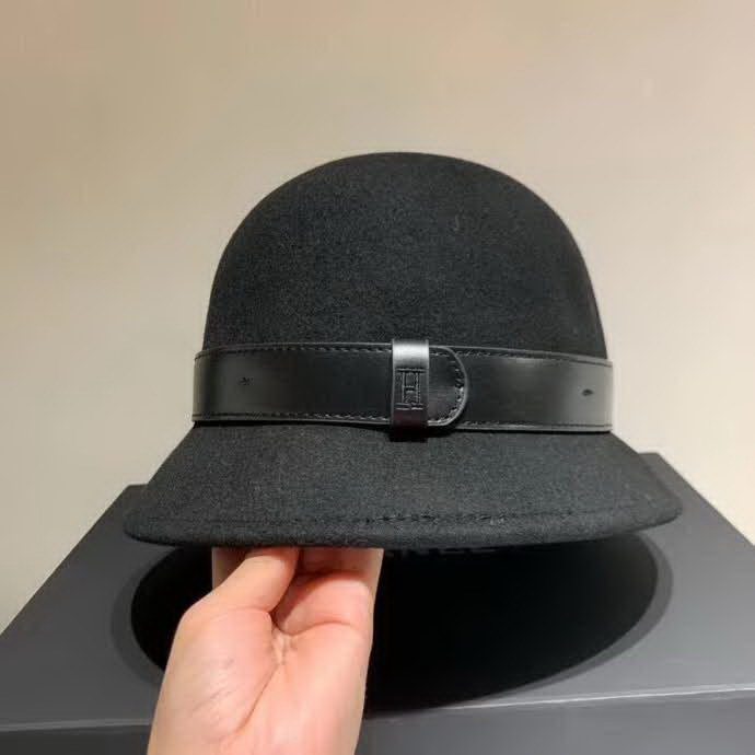 20冬季最新专柜款-爱马仕Hermes2020新款羊毛礼帽，羊毛盆帽，高档皮带刺绣logo 超级大牌范儿，机场必备神器