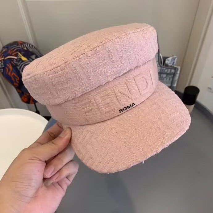 20冬季最新专柜款-Fendi20秋冬新款老花字母logo童帽军帽超名媛，加深帽型更显气质，本季爆款