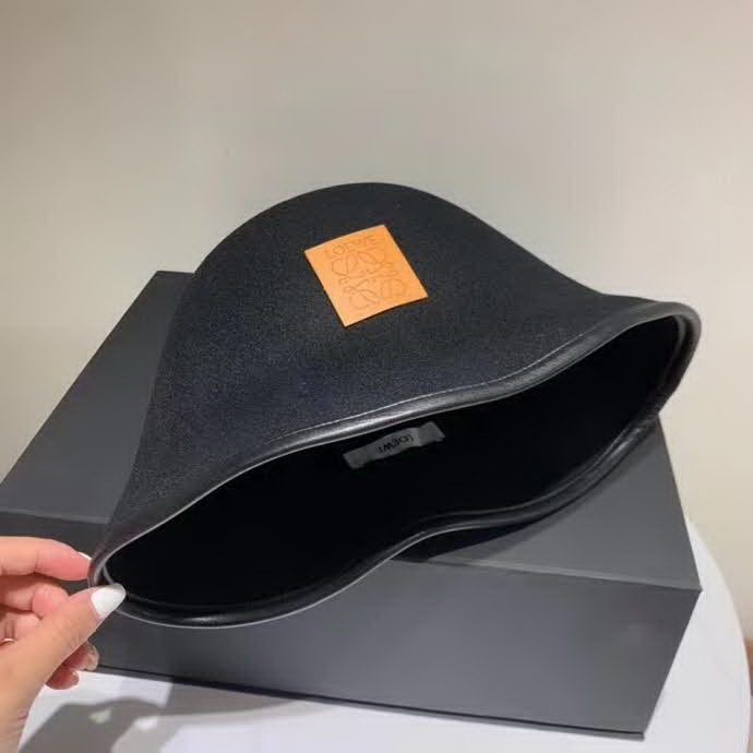 20冬季最新专柜款-罗意威LOEWE2020新款渔夫帽，羊毛面料、洗水皮包边