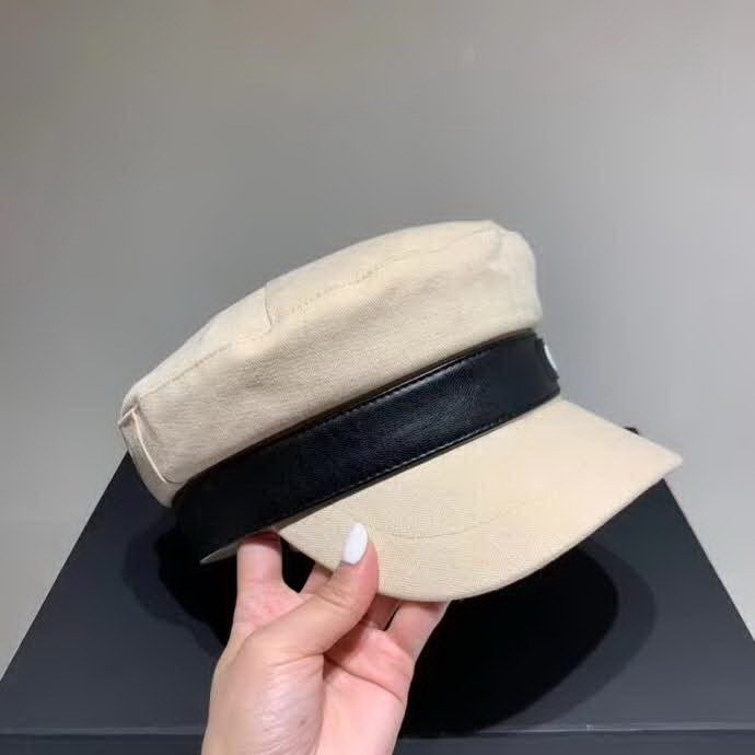 20冬季最新专柜款-Burberry简约时尚军帽，帽型超正的，帆布面料 四季皆宜，名媛范儿十足