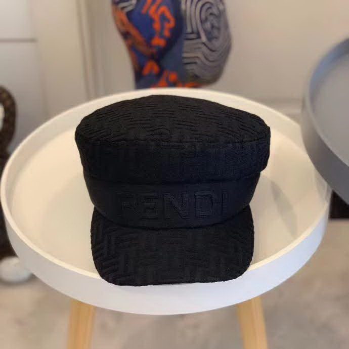 20冬季最新专柜款-Fendi20秋冬新款老花字母logo童帽军帽超名媛，加深帽型更显气质，本季爆款