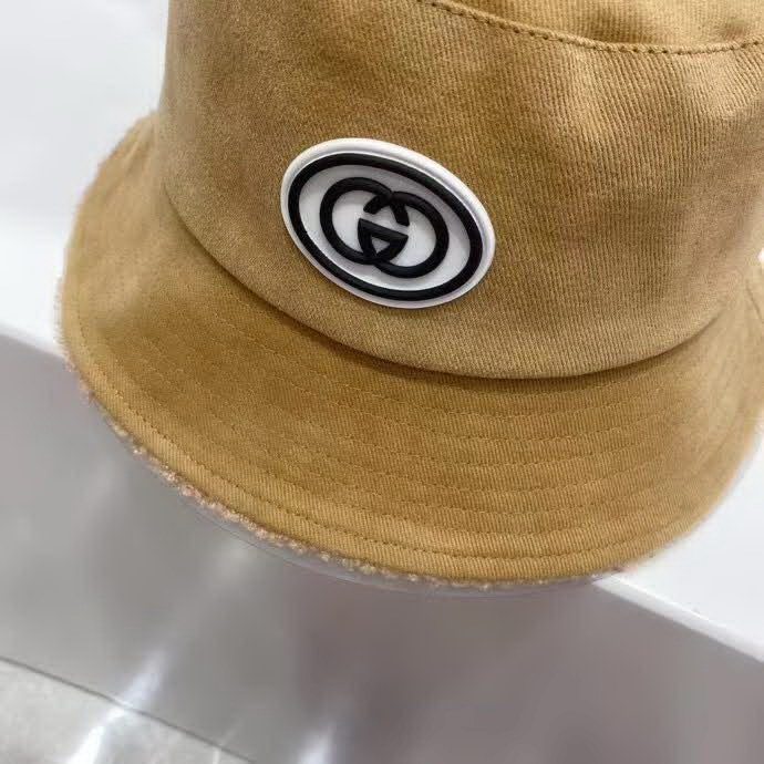 20冬季最新专柜款-古驰Gucci新款磨毛秋冬款渔夫帽，GG新标志渔夫，羔毛内檐，秋冬气息浓重，百搭暖色调，喜欢简约休闲的宝宝可以放心入，不踩雷系列！