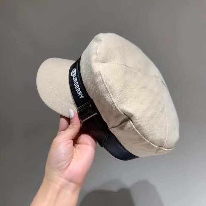 20冬季最新专柜款-Burberry简约时尚军帽，帽型超正的，帆布面料 四季皆宜，名媛范儿十足