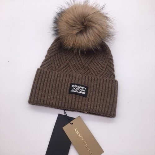 官网同步20秋季最新款-Burberry新款毛线针织帽子，独​家定‎制​超大毛球​，特别​火爆，采用精选​毛​线，手感超柔软，弹性极佳