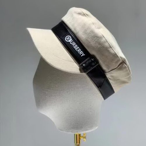 20冬季最新专柜款-Burberry简约时尚军帽，帽型超正的，帆布面料 四季皆宜，名媛范儿十足