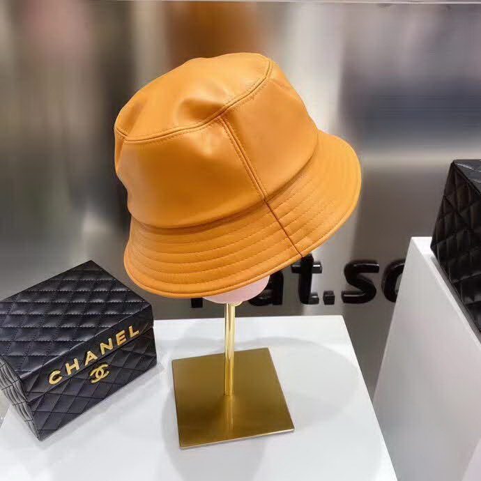 20冬季最新专柜款-罗意威LOEWE专柜同步皮革拉链皮标渔夫帽，火爆时尚单品！洗水仿小羊皮，手感超赞！时尚达人必备