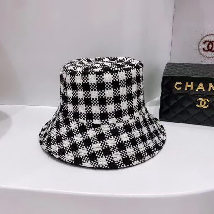 20冬季最新专柜款-迪奥Dior新款棋盘格双面刺绣字母渔夫帽，时尚黑白格调，洋气穿搭精品，双面都有不同风格，好看！