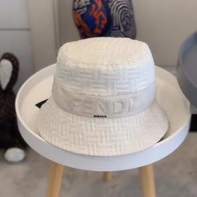 20冬季最新专柜款-Fendi20秋冬新款老花字母logo渔夫帽帽超名媛，加深帽型更显气质，本季爆款