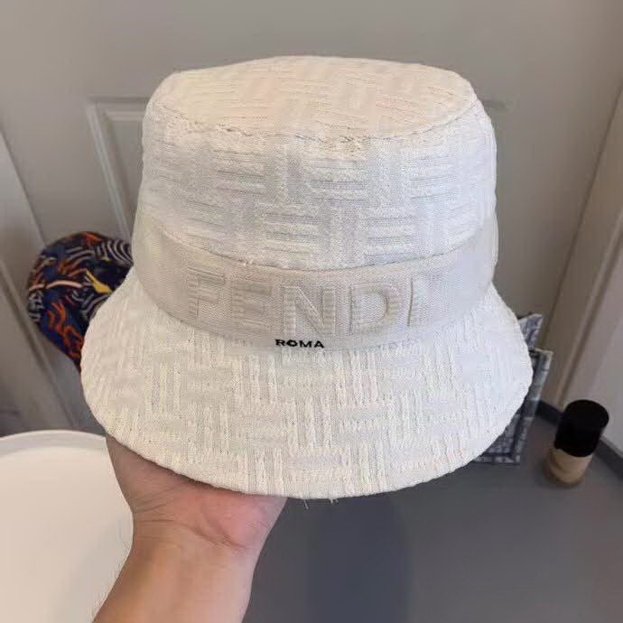 20冬季最新专柜款-Fendi20秋冬新款老花字母logo渔夫帽帽超名媛，加深帽型更显气质，本季爆款