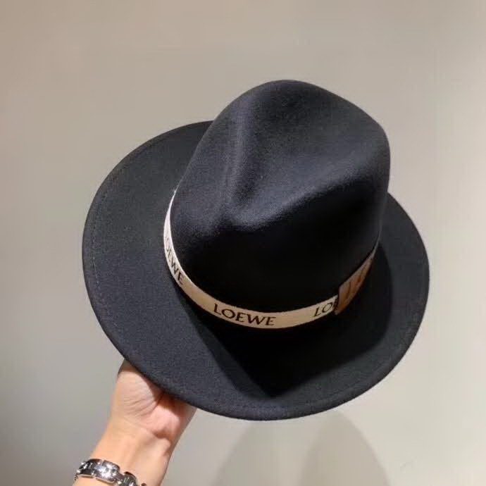 20冬季最新专柜款-罗意威LOEWE新款礼帽，百分百羊毛面料,凹凸有致帽型，2020官方新款，女神必备