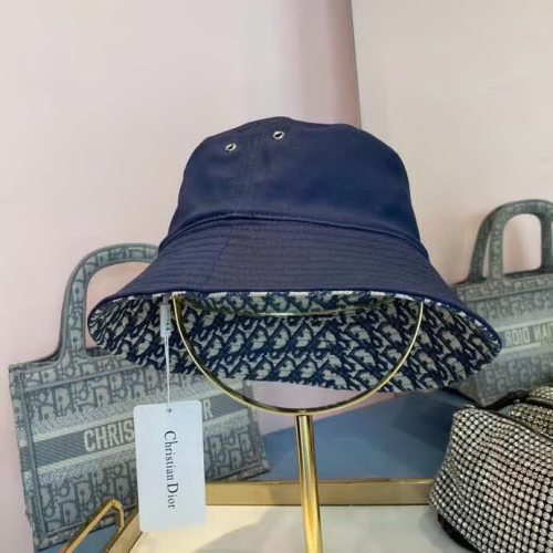 20冬季最新专柜款-迪奥Dior20新款渔夫帽，仙女渔夫帽，谁戴谁显脸小，很特别的面料