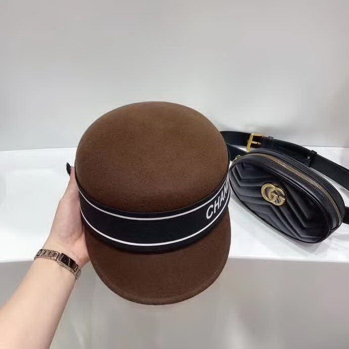 20冬季最新专柜款-香奈儿Chanel新款字母织带高级羊毛骑士帽，简约时尚小香风，轻奢大牌，加厚羊毛，超有分量，秋冬时尚必备单品！